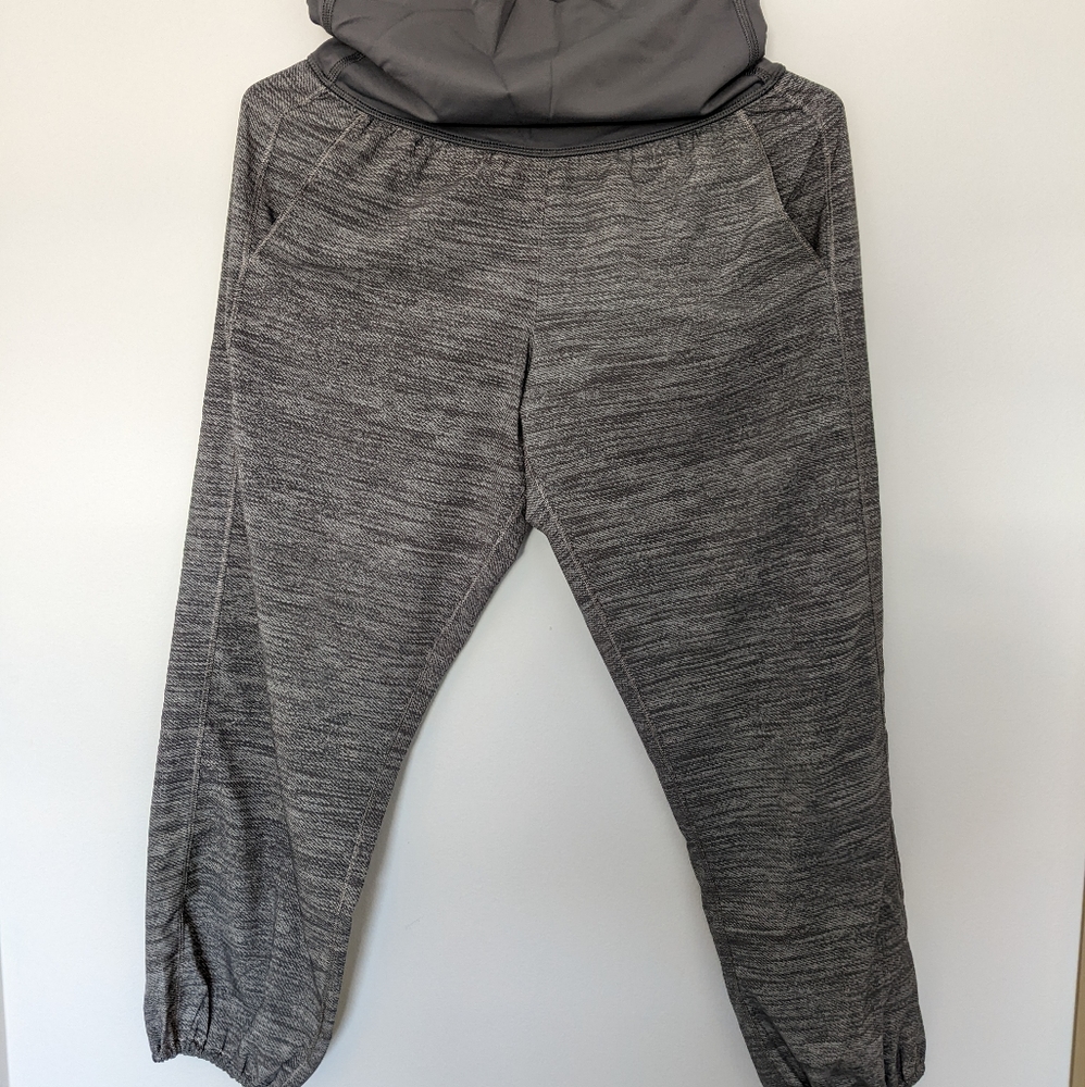 Lululemon grey cropped athletic pants